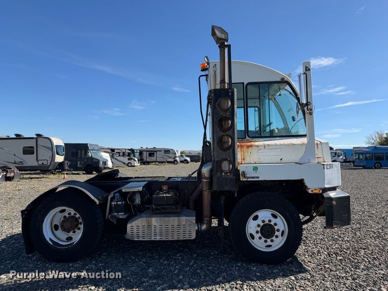 image for item YA5053 2011 Autocar Industries xspotter Terminal Tractor (xspotter) On-highway