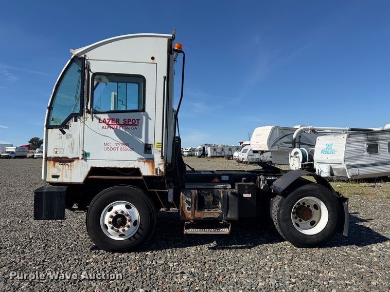 image for item YA5053 2011 Autocar Industries xspotter Terminal Tractor (xspotter) On-highway