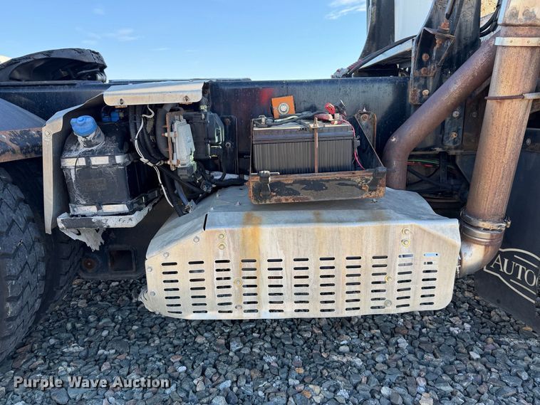 image for item YA5053 2011 Autocar Industries xspotter Terminal Tractor (xspotter) On-highway