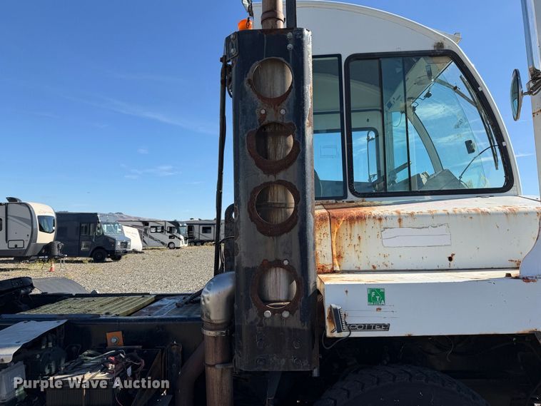 image for item YA5053 2011 Autocar Industries xspotter Terminal Tractor (xspotter) On-highway