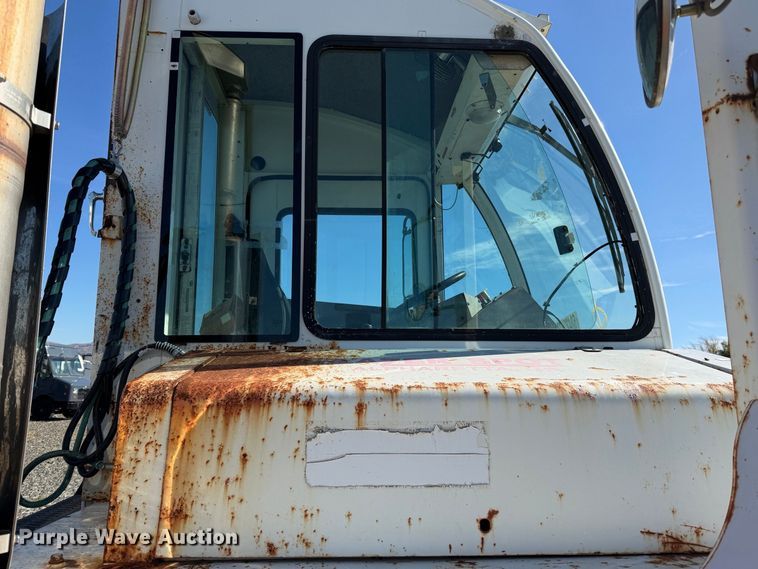 image for item YA5053 2011 Autocar Industries xspotter Terminal Tractor (xspotter) On-highway