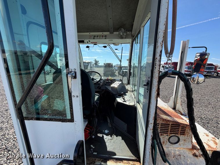 image for item YA5053 2011 Autocar Industries xspotter Terminal Tractor (xspotter) On-highway