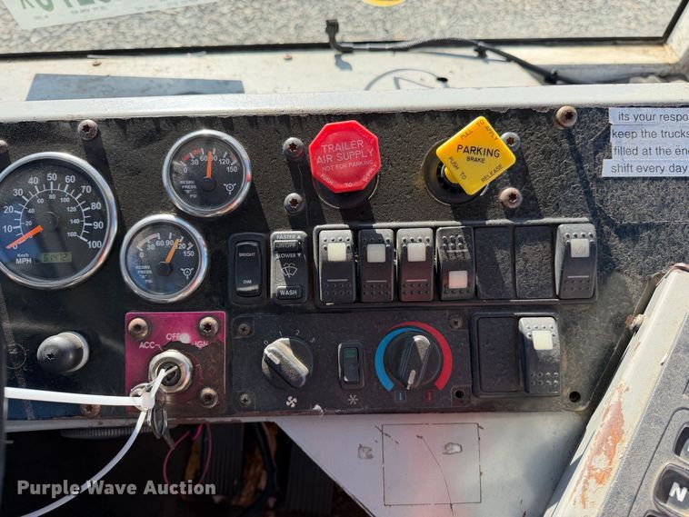 image for item YA5053 2011 Autocar Industries xspotter Terminal Tractor (xspotter) On-highway