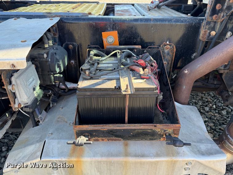 image for item YA5053 2011 Autocar Industries xspotter Terminal Tractor (xspotter) On-highway