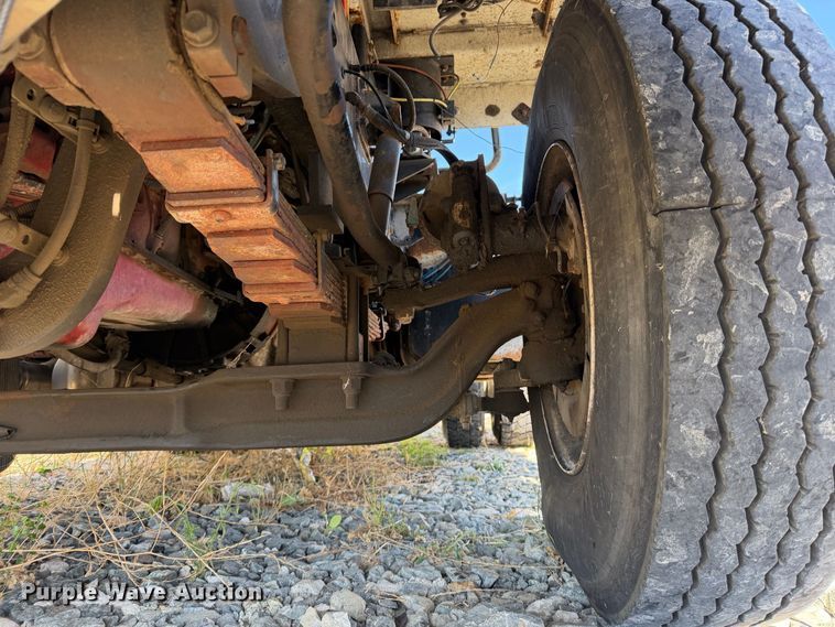 image for item YA5053 2011 Autocar Industries xspotter Terminal Tractor (xspotter) On-highway