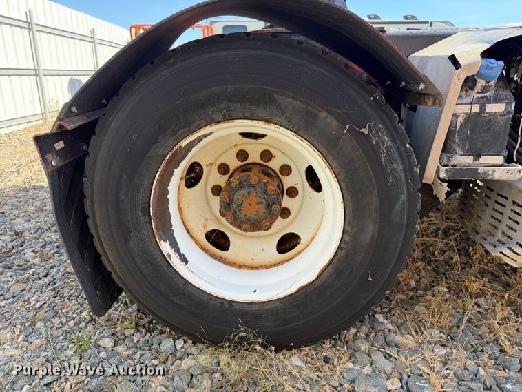 image for item YA5053 2011 Autocar Industries xspotter Terminal Tractor (xspotter) On-highway