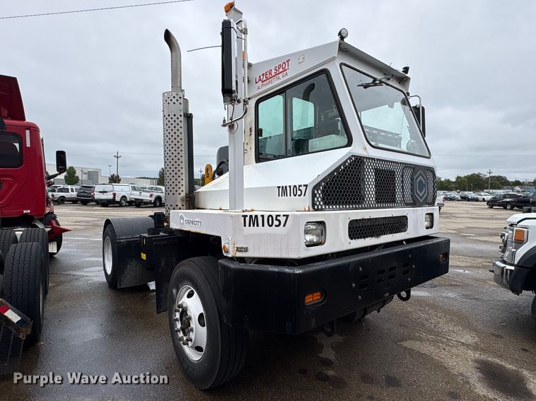 image for item YA5058 2016 Capacity Trucks Sabre5 yard truck