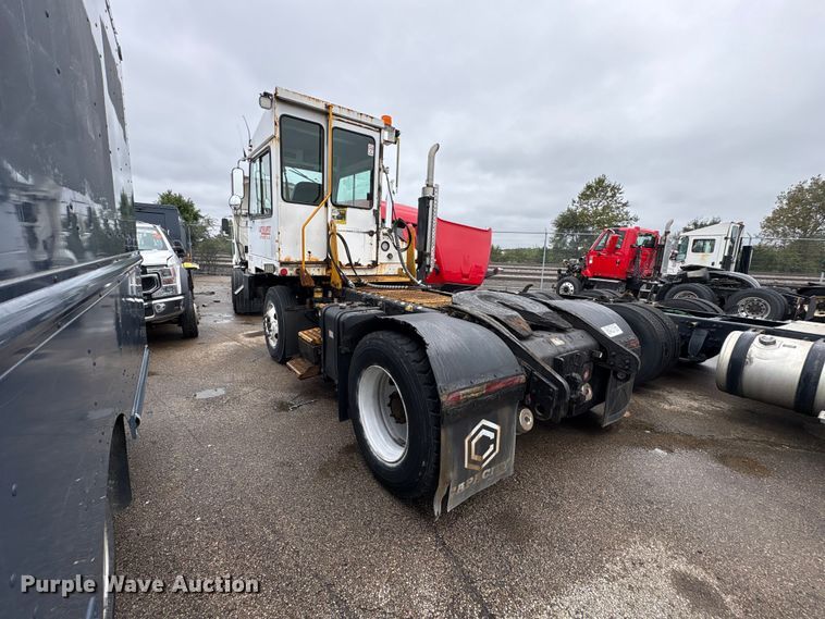 image for item YA5058 2016 Capacity Trucks Sabre5 yard truck