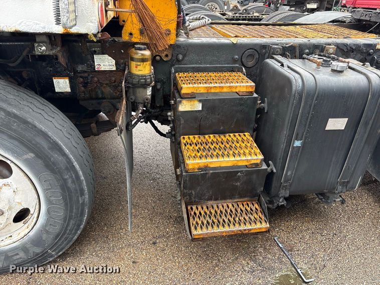 image for item YA5058 2016 Capacity Trucks Sabre5 yard truck