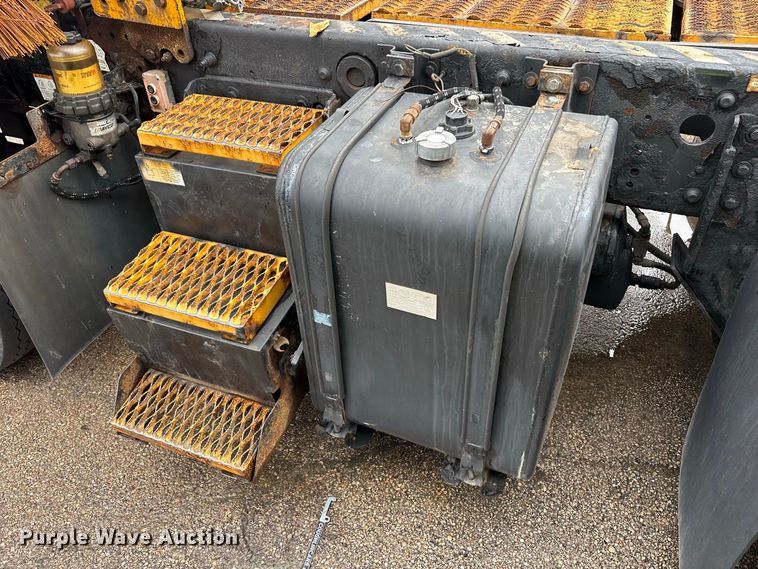image for item YA5058 2016 Capacity Trucks Sabre5 yard truck