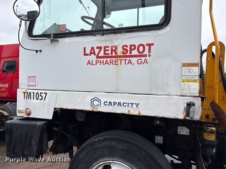 image for item YA5058 2016 Capacity Trucks Sabre5 yard truck