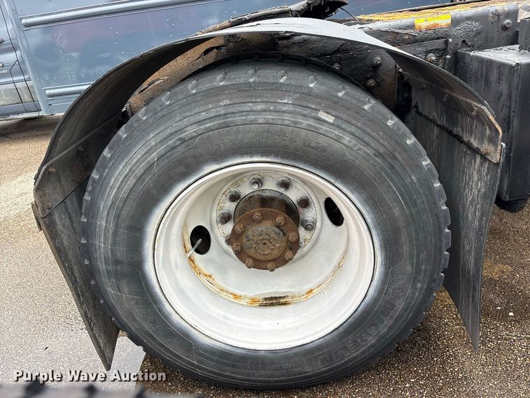 image for item YA5058 2016 Capacity Trucks Sabre5 yard truck