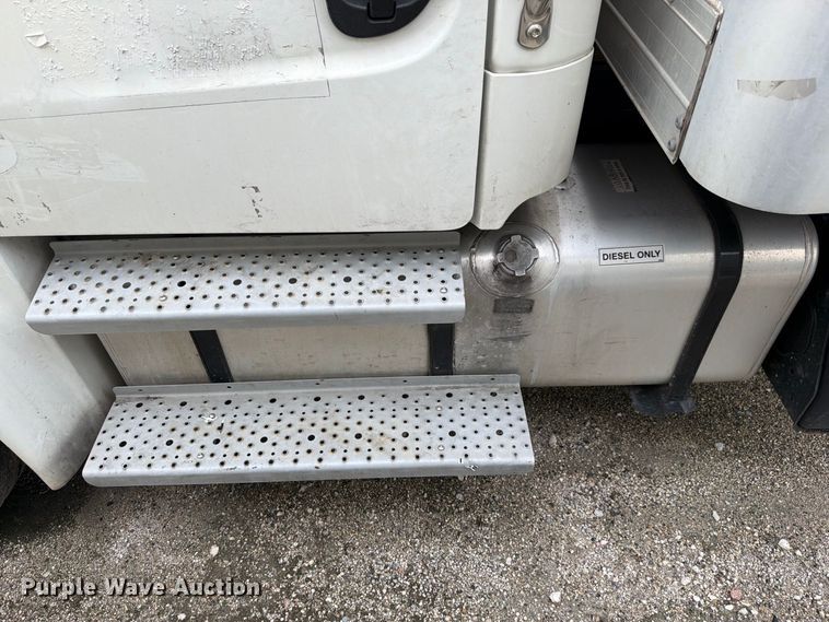 image for item YA5083 2020 Freightliner Business Class M2 box truck