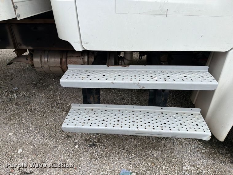 image for item YA5083 2020 Freightliner Business Class M2 box truck