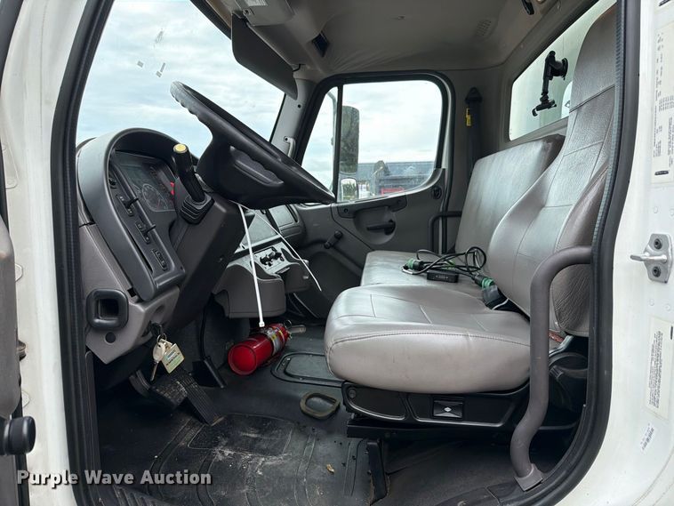 image for item YA5083 2020 Freightliner Business Class M2 box truck