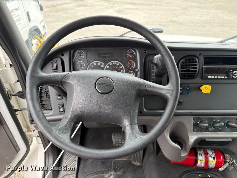 image for item YA5083 2020 Freightliner Business Class M2 box truck