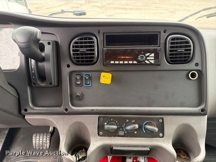 image for item YA5083 2020 Freightliner Business Class M2 box truck