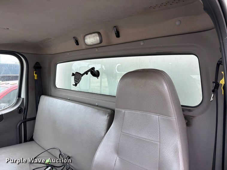 image for item YA5083 2020 Freightliner Business Class M2 box truck