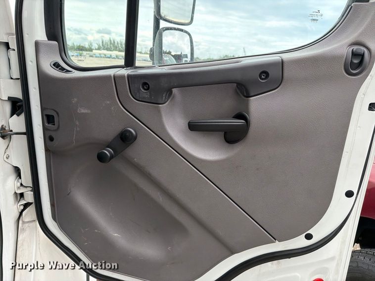 image for item YA5083 2020 Freightliner Business Class M2 box truck
