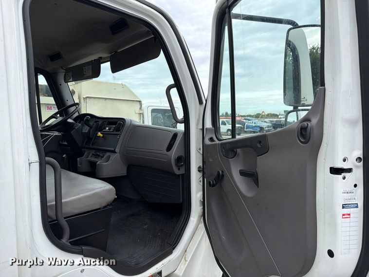 image for item YA5083 2020 Freightliner Business Class M2 box truck