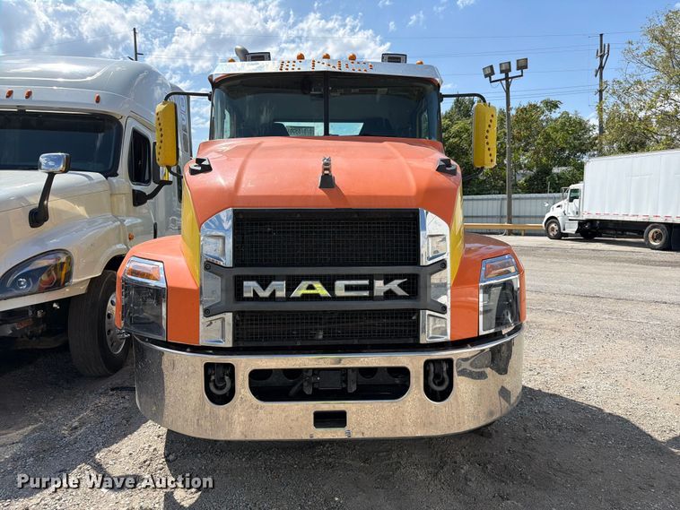 image for item YA5087 2020 Mack Anthem semi truck