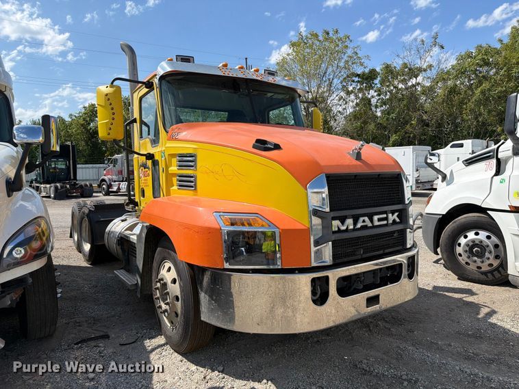 image for item YA5087 2020 Mack Anthem semi truck