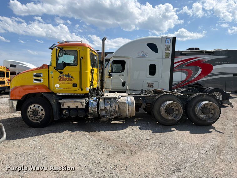 image for item YA5087 2020 Mack Anthem semi truck