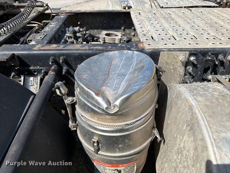 image for item YA5087 2020 Mack Anthem semi truck
