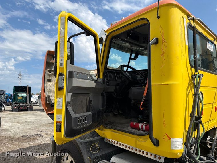 image for item YA5087 2020 Mack Anthem semi truck