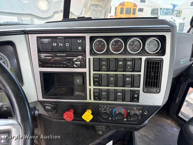 image for item YA5087 2020 Mack Anthem semi truck