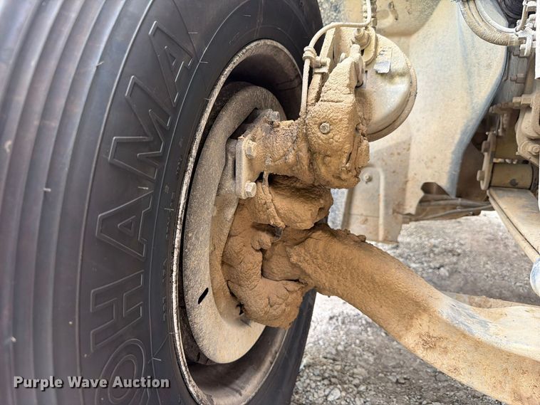 image for item YA5087 2020 Mack Anthem semi truck