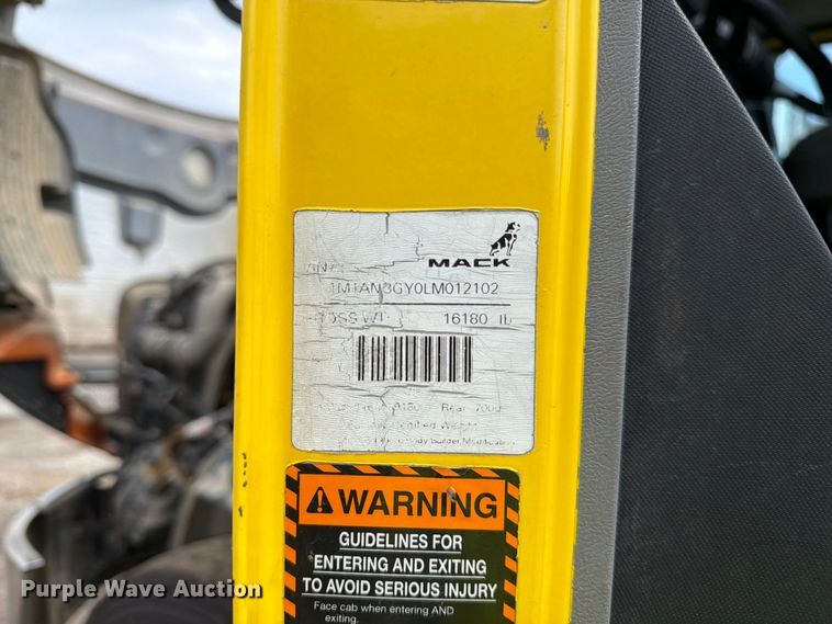 image for item YA5087 2020 Mack Anthem semi truck
