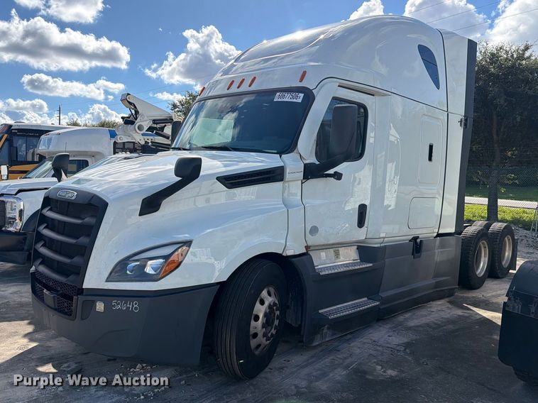 image for item YA5090 2021 Freightliner Cascadia 126 semi truck