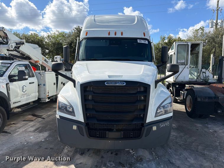 image for item YA5090 2021 Freightliner Cascadia 126 semi truck