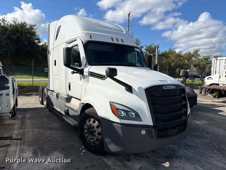 image for item YA5090 2021 Freightliner Cascadia 126 semi truck