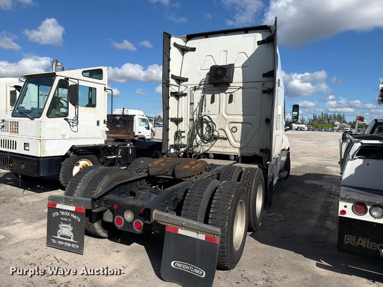 image for item YA5090 2021 Freightliner Cascadia 126 semi truck