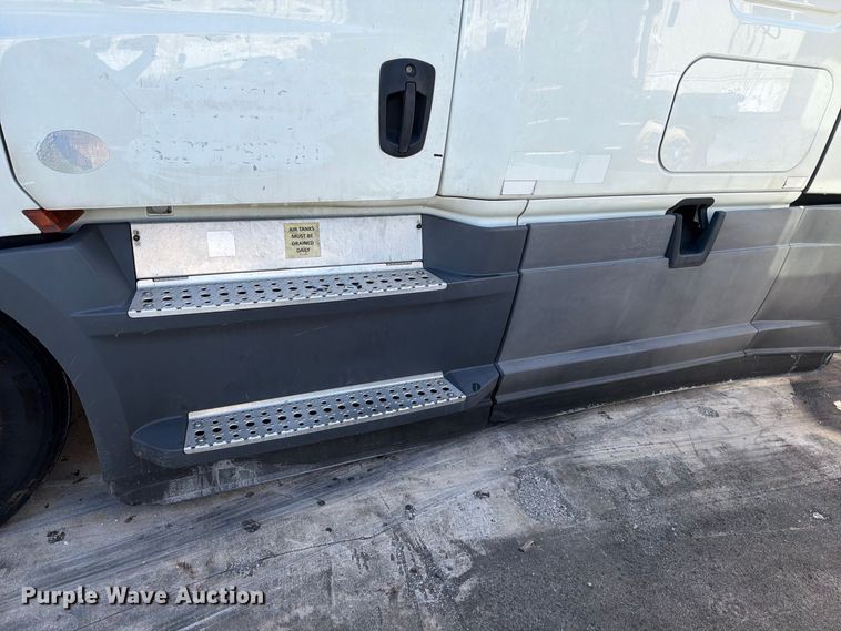 image for item YA5090 2021 Freightliner Cascadia 126 semi truck