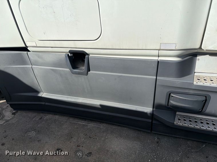 image for item YA5090 2021 Freightliner Cascadia 126 semi truck