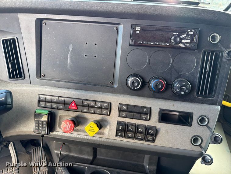 image for item YA5090 2021 Freightliner Cascadia 126 semi truck