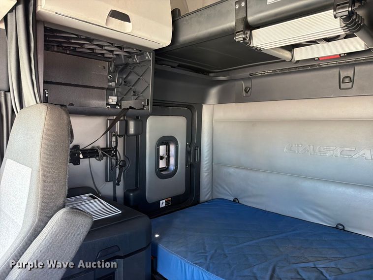 image for item YA5090 2021 Freightliner Cascadia 126 semi truck