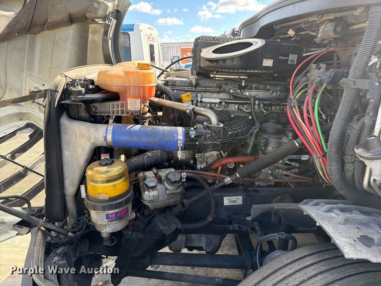image for item YA5090 2021 Freightliner Cascadia 126 semi truck