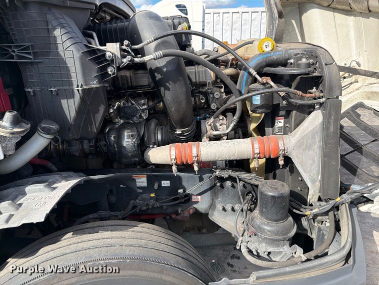 image for item YA5090 2021 Freightliner Cascadia 126 semi truck