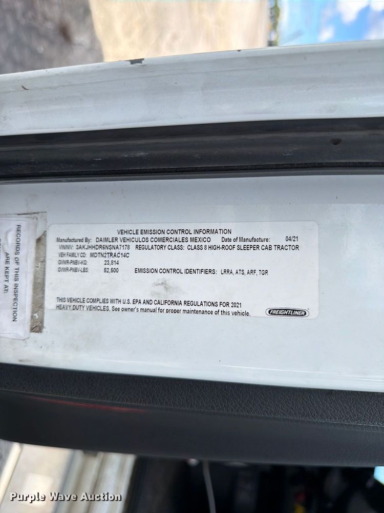 image for item YA5090 2021 Freightliner Cascadia 126 semi truck