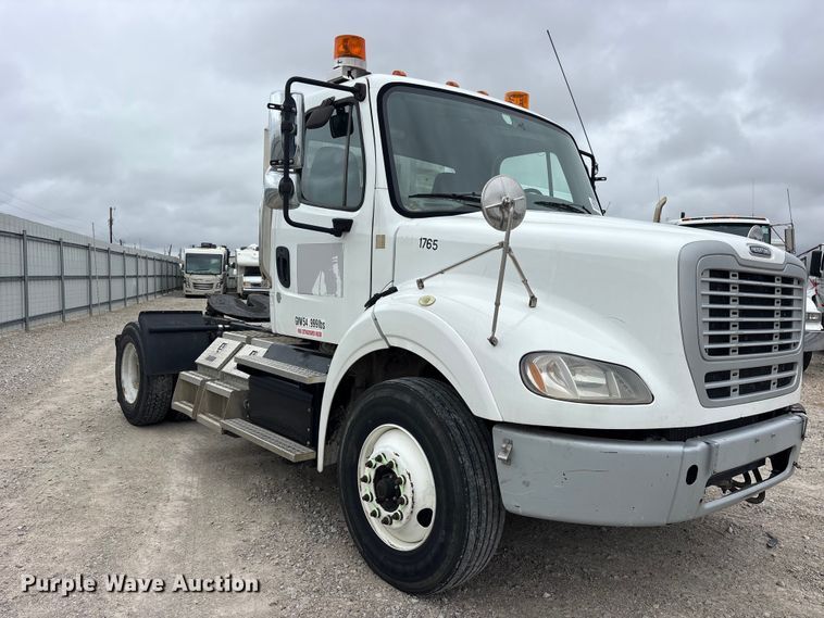 image for item YA5127 2019 Freightliner Business Class M2 semi truck