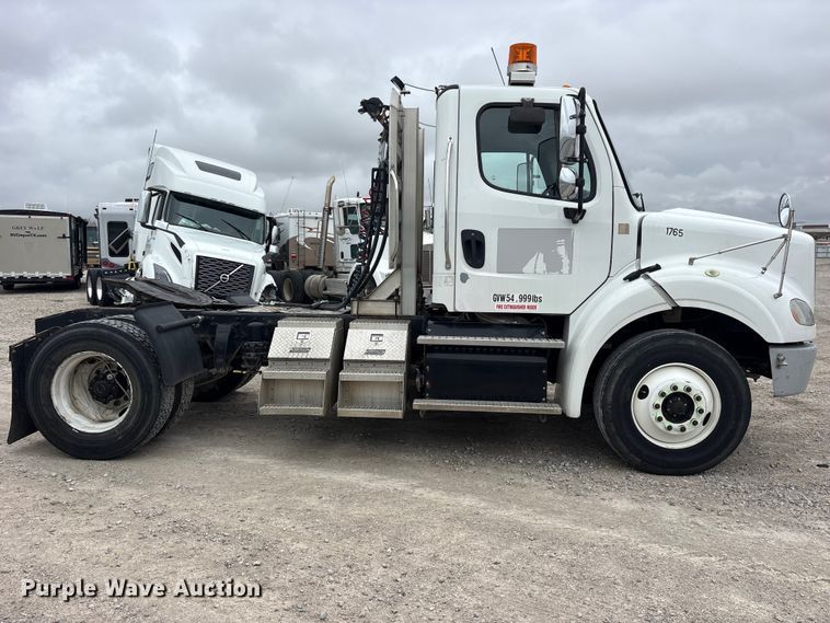 image for item YA5127 2019 Freightliner Business Class M2 semi truck