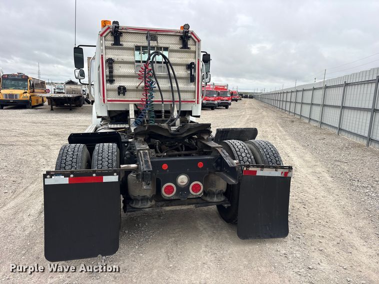 image for item YA5127 2019 Freightliner Business Class M2 semi truck