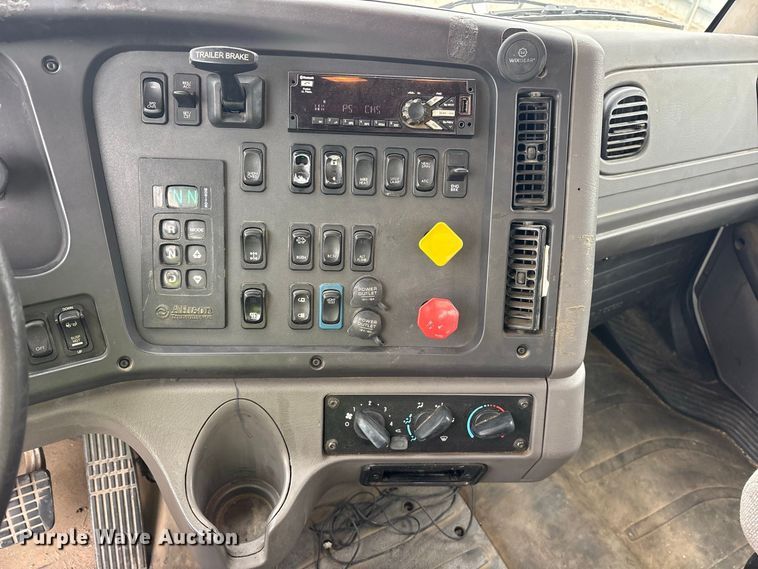 image for item YA5127 2019 Freightliner Business Class M2 semi truck