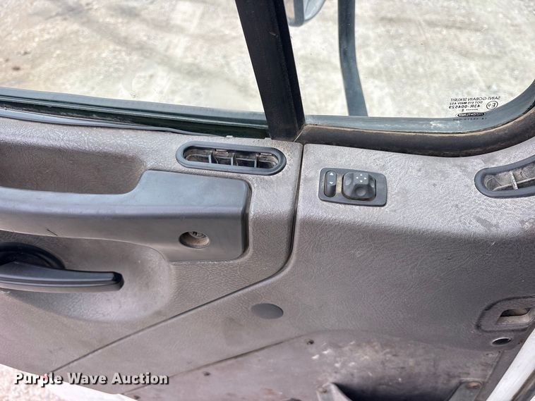 image for item YA5127 2019 Freightliner Business Class M2 semi truck