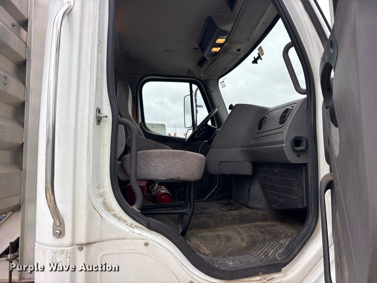 image for item YA5127 2019 Freightliner Business Class M2 semi truck