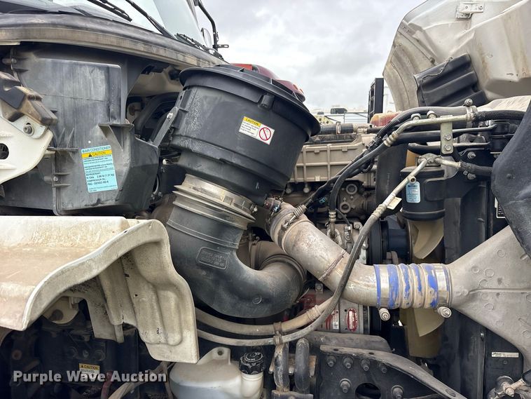 image for item YA5127 2019 Freightliner Business Class M2 semi truck